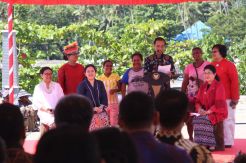 Vaksinasi, Gizi Cukup, dan Pendidikan Bagian Kasih Sayang Ibu