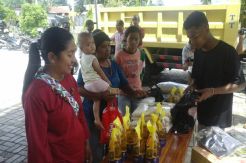 Stabilkan Harga, Bulog dan Dinas Pangan Gelar Bazar di Perbatasan