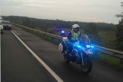 Naik Sepeda Motor, Kakorlantas Pantau Jalur Tol Cipali