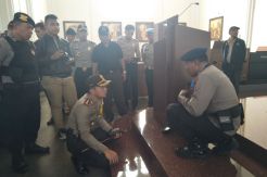 Polres Cimahi dan Tim Jibom Polda Jabar Sterilisasi 63 Gereja
