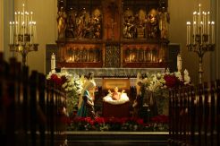 Dekorasi Natal di Gereja...