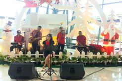 Natal di Bandara Soetta, Ada Sinterklas Keliling Bagi-bagi Hadiah