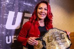 Juara UFC Wanita Ingin...