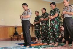 Jenderal Tito Imami Salat Ashar Tiga Petinggi TNI