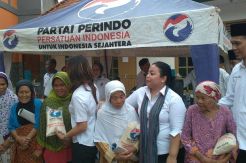 Kartini Perindo Kembali Bagikan 300 Paket Beras di Bogor
