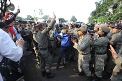 Tertibkan Pedagang, Anies Minta Satpol PP Lebih Beradab dan Manusiawi