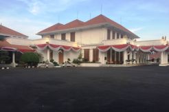 Gedung Negara Grahadi dan Berakhirnya Kekuasaan Dirk van Hogendorp