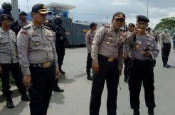Malam Tahun Baru, Polisi...