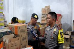 Ribuan Botol Miras dari Gudang Diduga Milik Oknum Polisi Diamankan