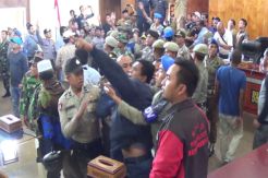 Demo Tenaga Honorer di Bener Meriah Aceh Ricuh