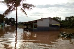 450 Rumah di Cikampek Terendam Banjir tapi Warga Memilih Bertahan