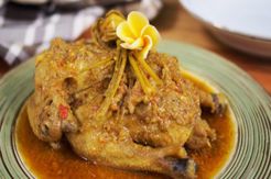 Memasak Ayam Betutu...