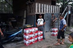Satpol PP Sita Ratusan Botol Miras dari Sejumlah Warung dan Karaoke