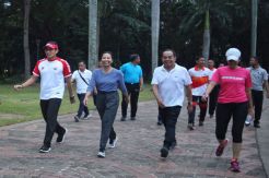 Sambil Santai, Sandi-Rini Bahas Progres Pembangunan di Jakarta