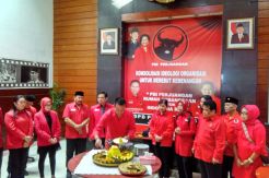 Kado Ultah PDIP, Kang Hasan Siap Persembahkan Kemenangan di Pilgub Jabar