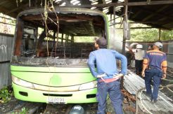 Bus Terbakar di Garasi Ponpes Ar Raudah, Ratusan Santri Panik