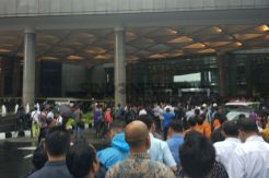 Tim Puslabfor Polri Lakukan Olah TKP Balkon Ambruk di Gedung BEI