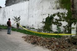 Dibiarkan Miring Berbulan-Bulan, Tembok Keraton Solo Roboh