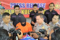 Habisi Kekasih Gelap, As Menangis
