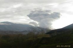 Kembali Erupsi, Gunung Agung Keluarkan Material Pijar