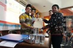 KPU Jatim Nyatakan Berkas Khofifah-Emil Lengkap
