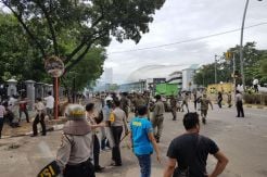 Mencekam, Lima Ormas Bentrok di Depan Pemkot Bekasi