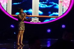Mona Kedodoran Saat Nyanyikan Lagu Sherina