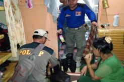 Jajakan Miras, Nenek Penjual Jamu Diamankan Satpol PP