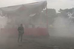 Hujan Gas Air Mata Bubarkan Tamu VIP Simulasi Pengamanan Pilkada