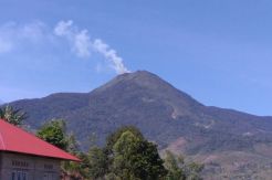 Gunung Talang Masih Berasap Pengamat Pantau Alat Pendeteksi Gunung