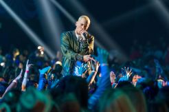 Lirik Lagu Eminem yang...