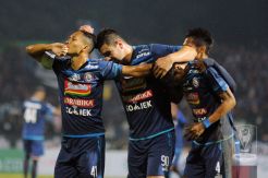 Arema FC Enyahkan Belenggu Mitos di Manahan