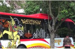 Senggol Pohon, Bus Gatotkaca Penyok-Pecah Kaca saat Dijajal Wali Kota Solo