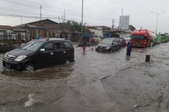 Pompa Tidak Maksimal, Banjir Masih Menggenangi Wilayah Kaligawe