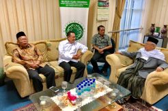 Di Hadapan Ketua MUI,...
