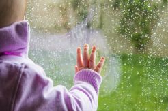 Bunda, Ini Cara Menjaga Kesehatan Bayi Anda di Musim Hujan