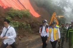 Tinjau Longsor Puncak, Menteri PUPR Minta PKL Ditertibkan