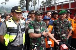 Proses Pencarian dan Evakuasi Korban Longsor Puncak Dihentikan