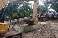 Jalan Riau-Sumbar Belum Bisa Dilalui Kendaraan