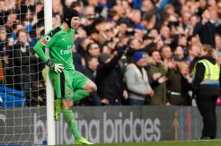 Petr Cech Diragukan Tampil di Derby London Utara