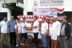 Bantu UMKM, Perindo Bagikan Lima Gerobak Gratis di Jakarta Barat