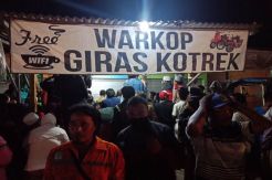 Penjaga Warkop Giras...