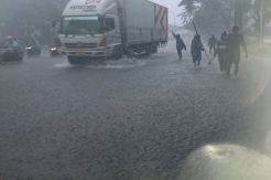 Hujan Deras Guyur Jakarta, Sejumlah Ruas Jalan Mulai Tergenang Banjir