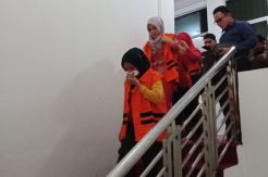 Diduga Korupsi Rp1,2 Miliar, Tiga PNS Cantik Nangis Ditahan Jaksa