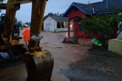 Tanggul Jebol Lagi, Warga Semarang Kebanjiran 1 Meter