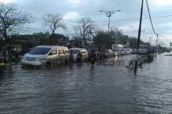 Banjir Jalur Pantura Bertambah Parah, Demak-Semarang Macet Total