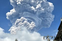 Gunung Sinabung Meletus, Warga Sekitar Aliran Sungai Laborus Diimbau Waspada