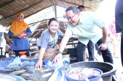 Dodi Reza Janjikan Seragam dan Alat Tulis Gratis untuk Siswa Sumsel