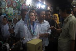 Emil Dardak dan Puti Adu Kuat di Pasar Tradisional Malang Raya
