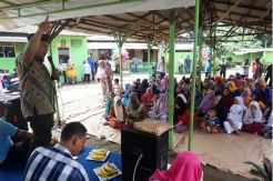 Kampanye Blusukan di Tangerang, Arief Dikeluhkan Pembuatan E-KTP